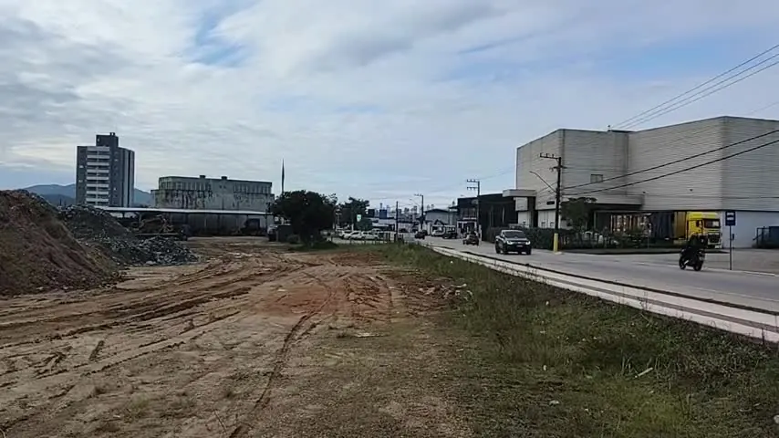 Área de 9.402 m² às margens da Av. José Francisco Bernardes, Bairro Areias, Camboriú